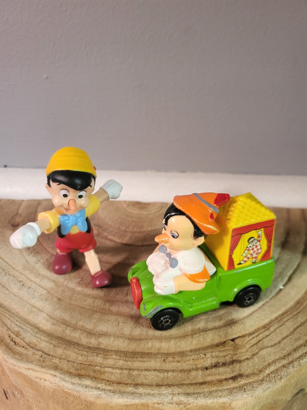 WALT DISNEY    PINOCCHIO IN A CLOWN TRUCK   Matchbox 1979 And Figure